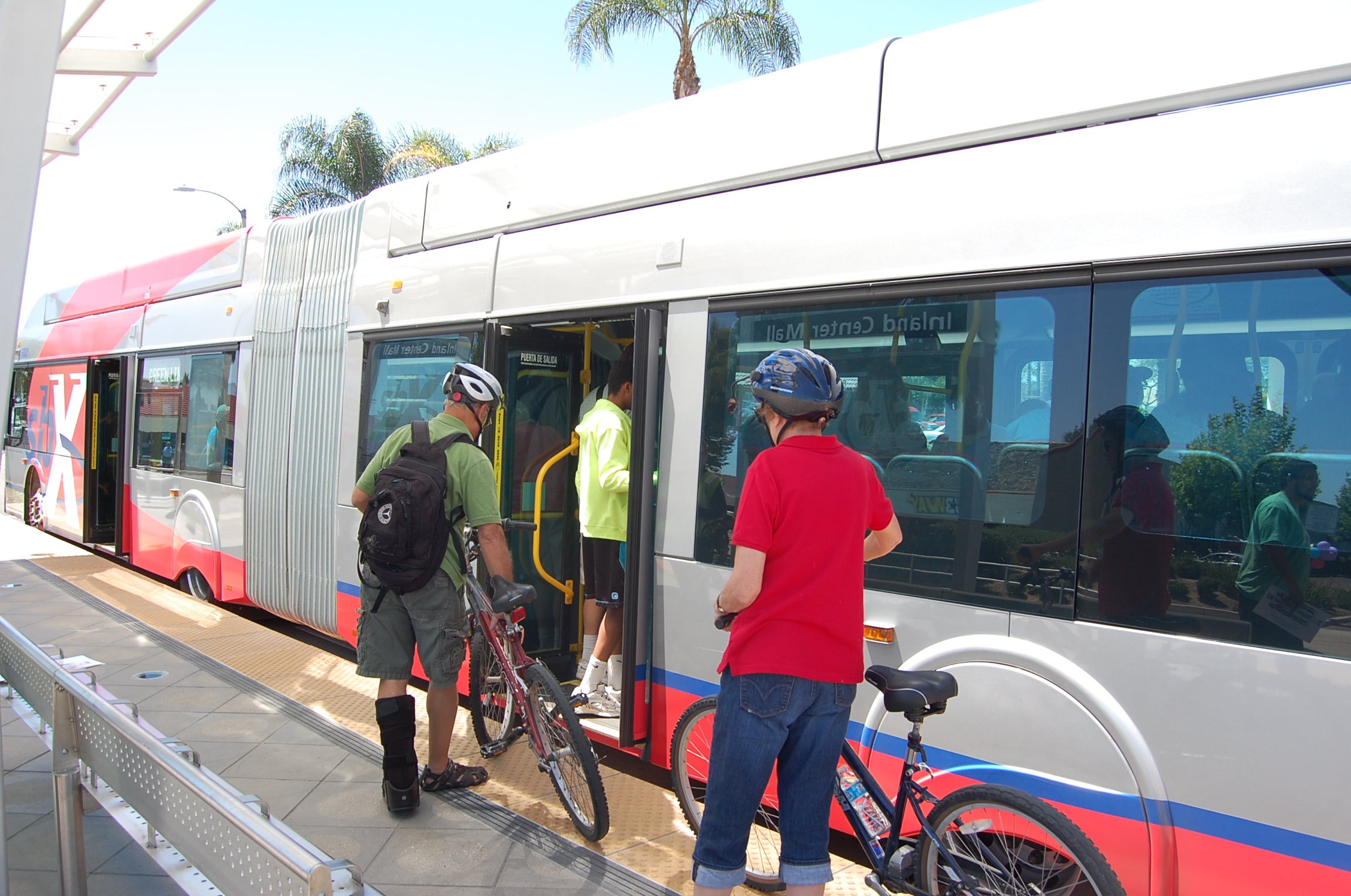 cyclists-boarding-sbX